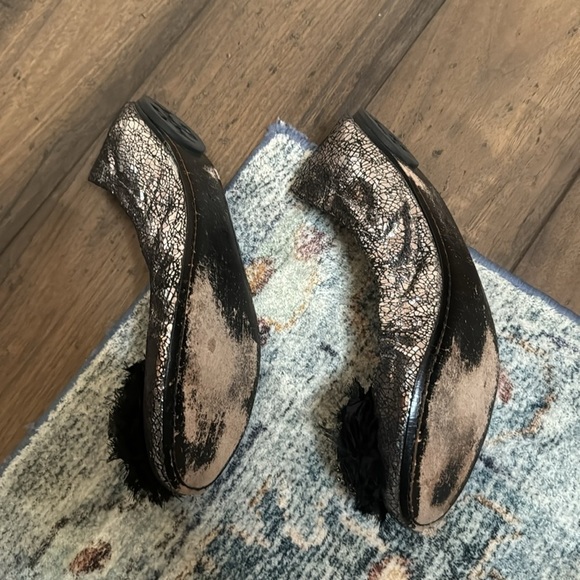 Tory Burch silver and black metallic bow leather flats size 8 - Picture 5 of 9